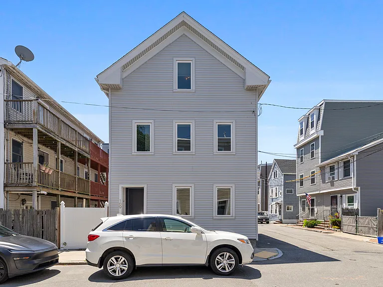 169 W 9th St — Photo 20