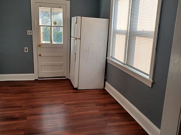 2nd image of 504 W 9th St #3