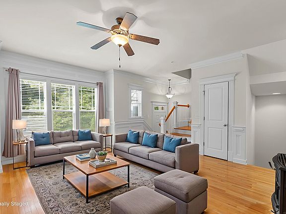 5th image of 229 Rose Walk Ln