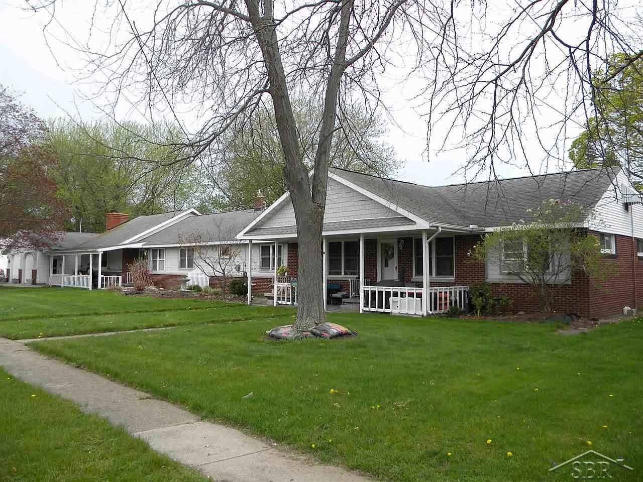 384 E Perkins St photo 1