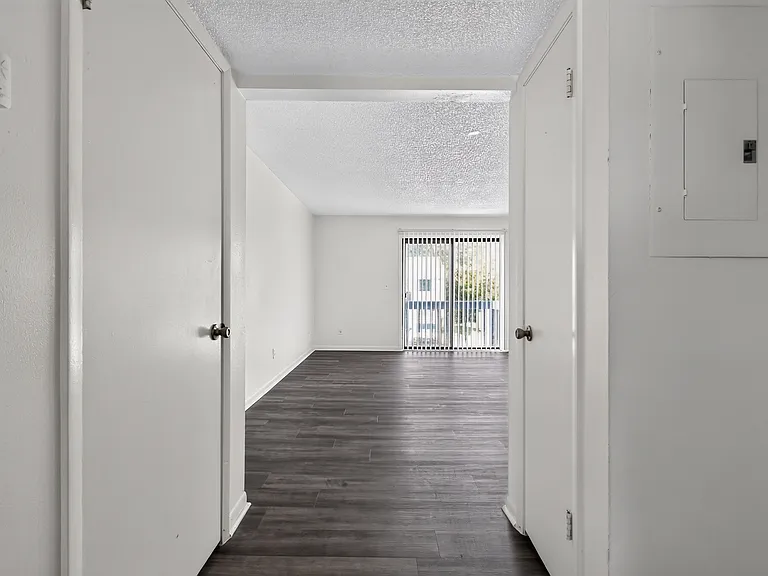 451 Mercury Ave SE #201 — Photo 23