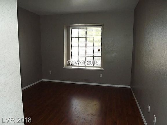 2nd bedroom in front of home