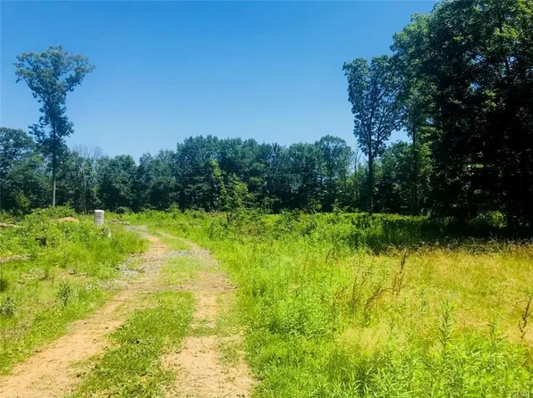 1248 Poplarwood Rd, Wind Gap, PA 18091