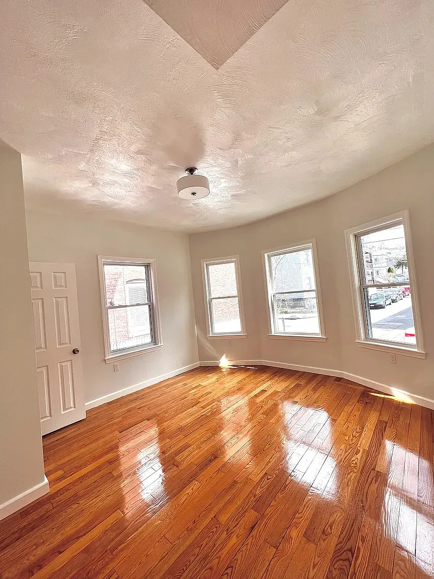 14 Victory Rd — Photo 4