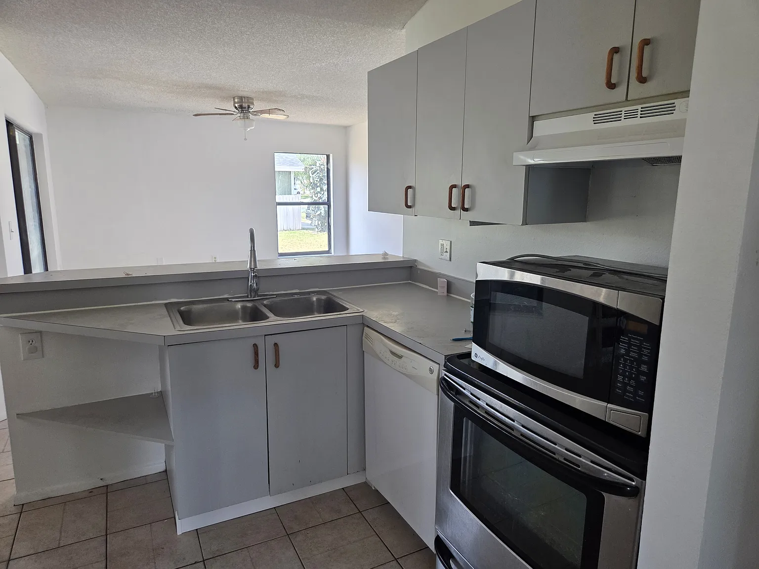 3 bed, 1650 sqft, $3,250 — Photo 2