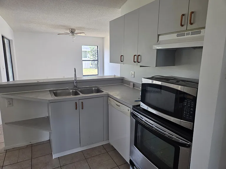 3830 78th Avenue Cir E — Photo 2