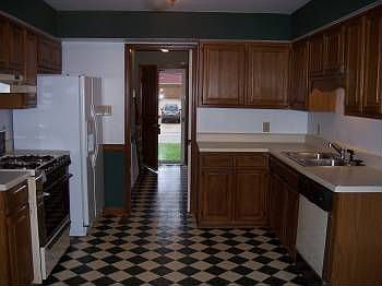 3rd image of 2517 Castle Hill Ct