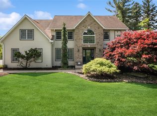 5 Dundee Ct, Chestnut Ridge, NY 10977