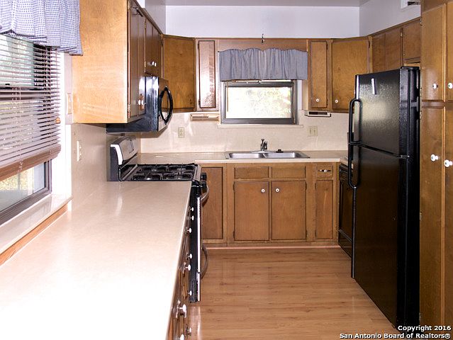 2nd image of 2311 Greencrest Dr