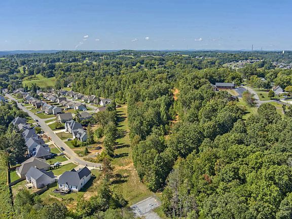 4th image of Finley Dr