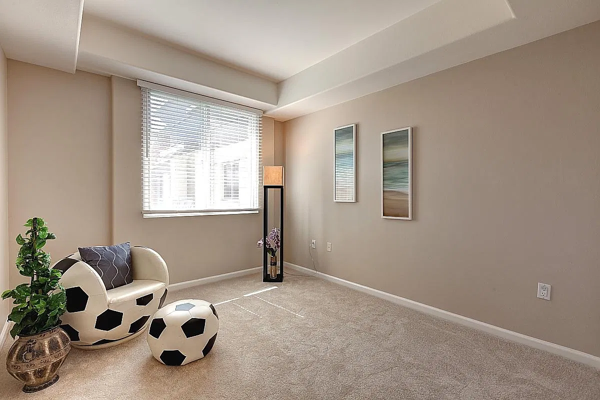 2 bed, 977 sqft, $3,300 — Photo 3