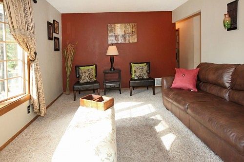 4th image of 601 Meadow Ln
