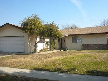 1854 N Recreation Ave photo 1