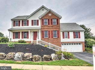 86 Crestmont Ct, Lititz, PA 17543