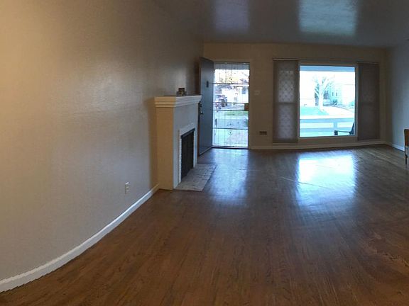 4th image of 4410 Cabrillo Way