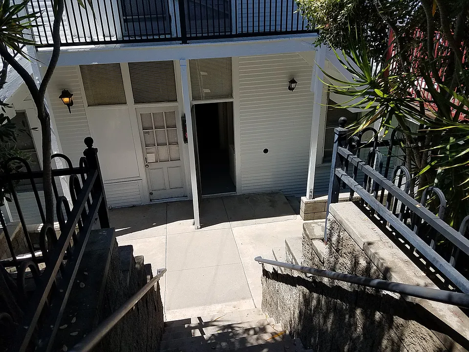 448 1/4 N Lake St