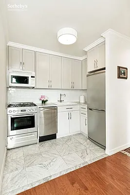 Sold by Sotheby's International Realty | media 6