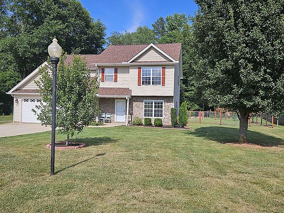 2nd image of 322 Heatherbrook Dr