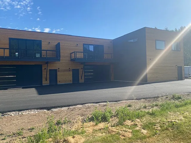 334 Meadows Dr — Photo 2