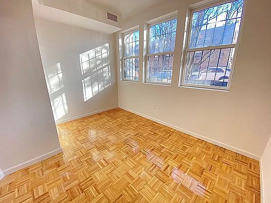 3rd image of 19 Ten Eyck St APT 1