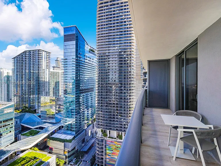 55 SW 9th St #3010 — Photo 10