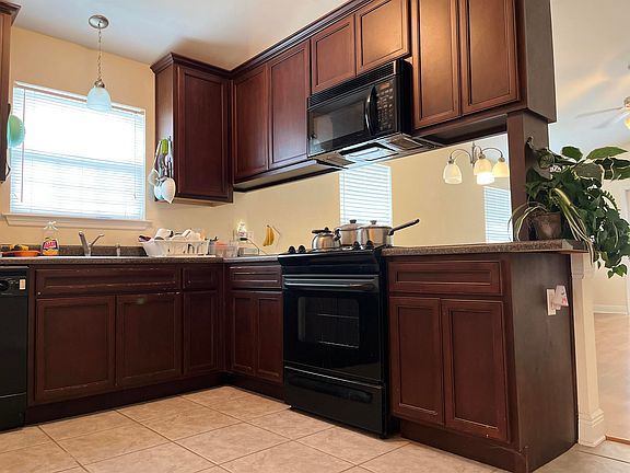 5th image of 1413 Crescent Hills Dr
