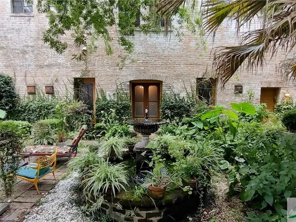 109 1/2 Charlton Street W, Savannah, GA 31401