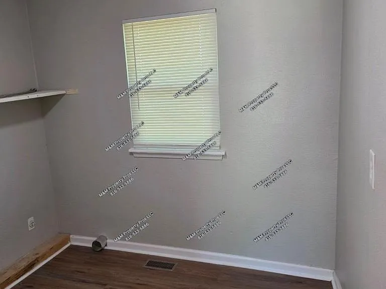 408 NE Westwind Dr — Photo 11