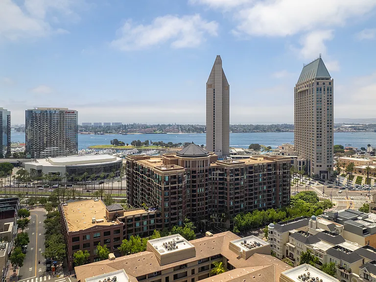 500 W Harbor Dr #1502 — Photo 31