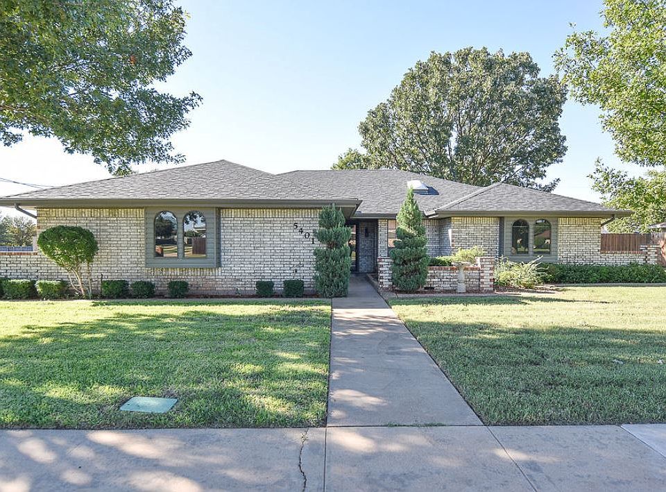 Fabulous Curb Appeal!
