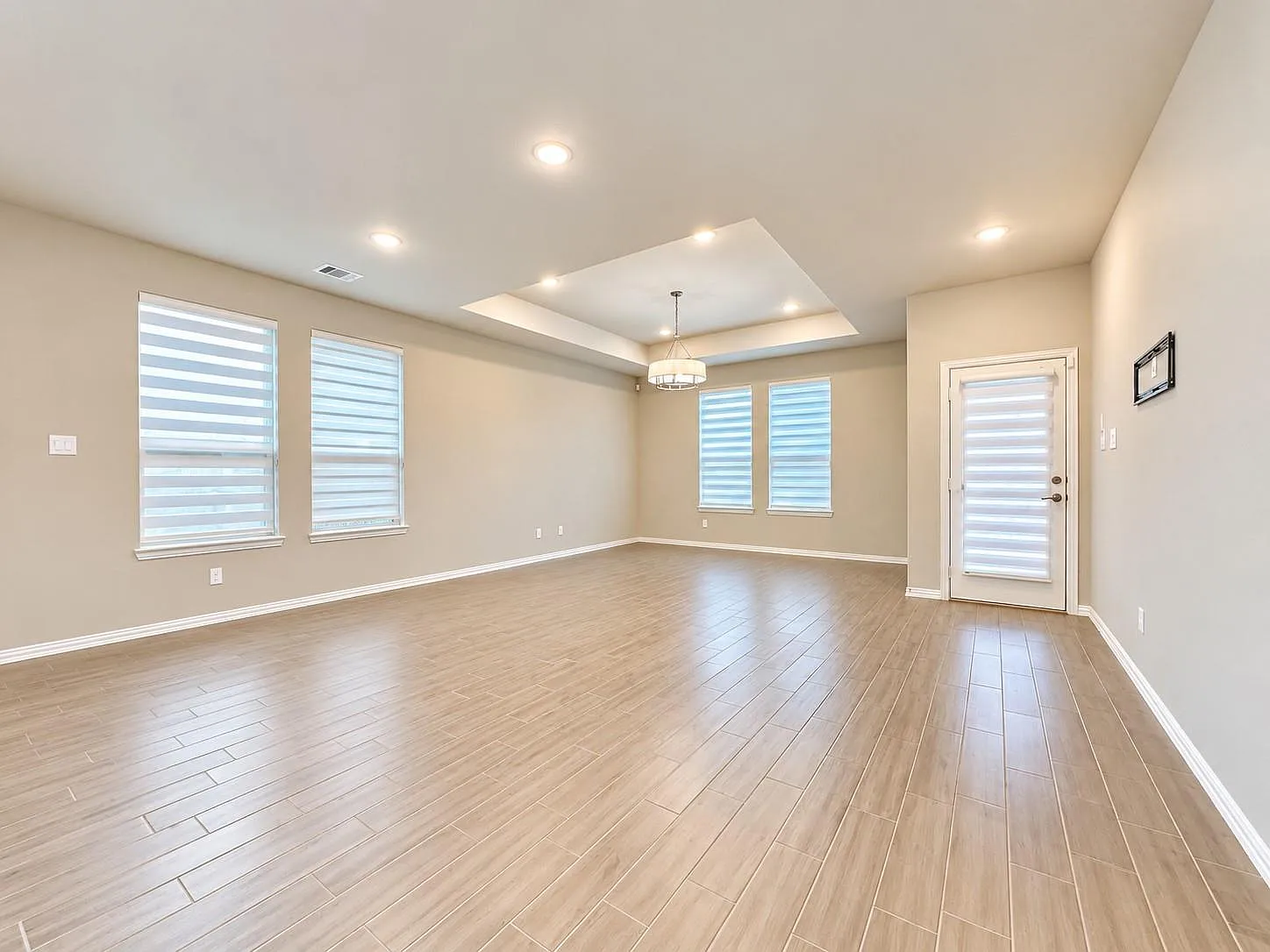 4 bed, 3.0 bath, 2072 sqft, $2,390 — Photo 4