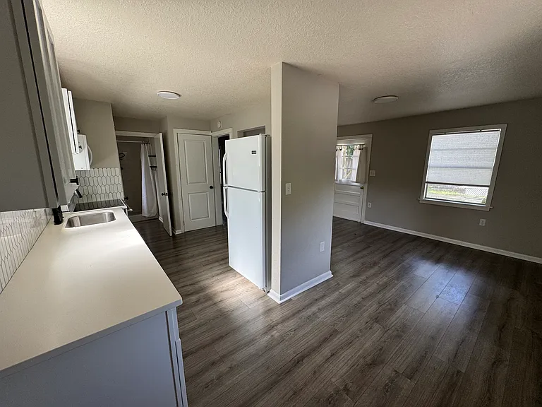 836 Orange Park Ave — Photo 2