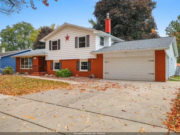 1216 Royal Blvd, Green Bay, WI 54303