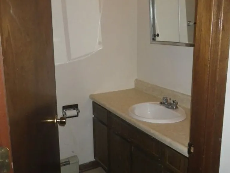 203 River St-Martin Apts — Photo 9