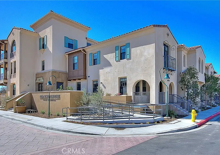501 W Foothill Blvd #306 — Photo 2