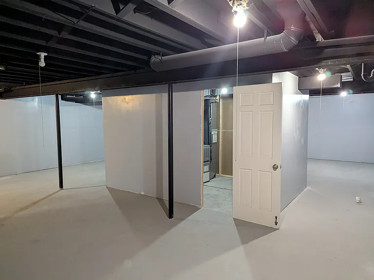 1866 N Kenwyck Dr — Photo 31