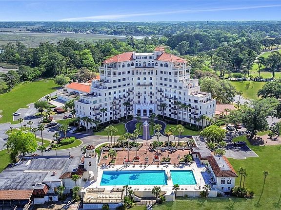 3rd image of 700 Wilmington Island Road #403