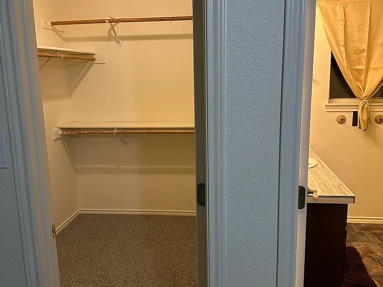 2501 Westwood Dr — Photo 7