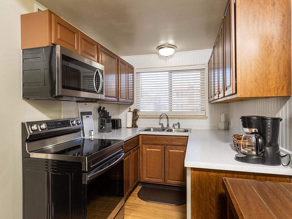 Bright, fully outfitted kitchen with all your cooking and baking needs