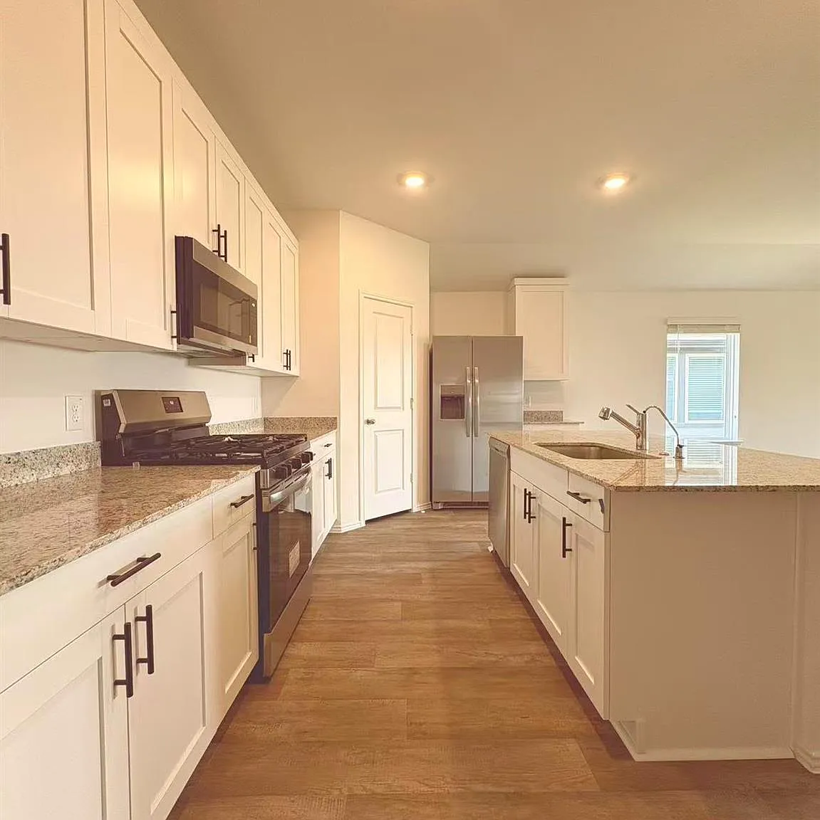 4 bed, 2.0 bath, 1778 sqft, $2,150 — Photo 2