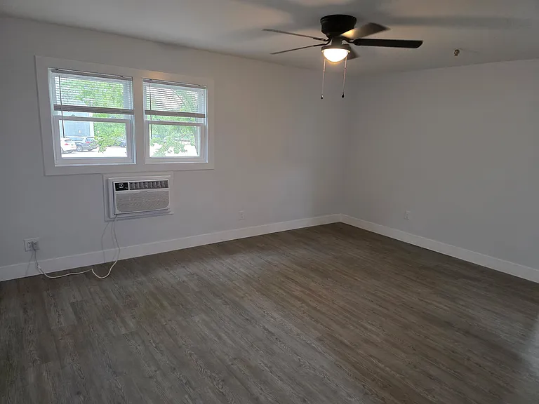 Riverside Apartments — Photo 5