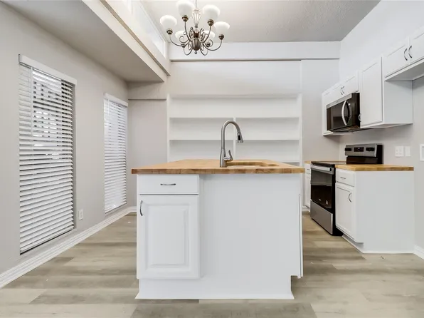 5918 Lago Vista Way #D-33, Lago Vista, TX 78645
