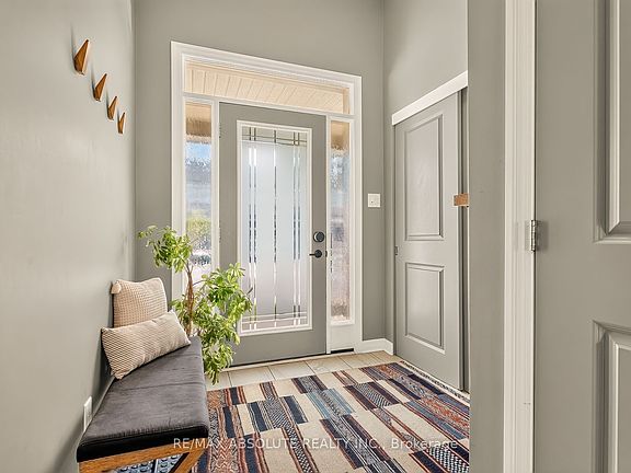 3rd image of 569 Rioja St