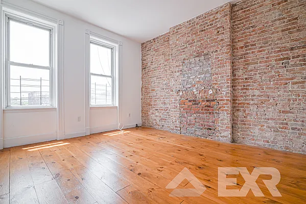 Rented by EXR | media 15