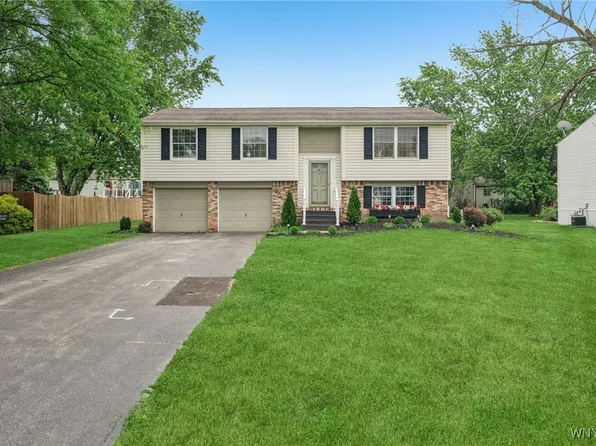 6586 Parkwood Dr, Lockport, NY 14094