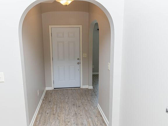 3rd image of 589 Sunset Dr