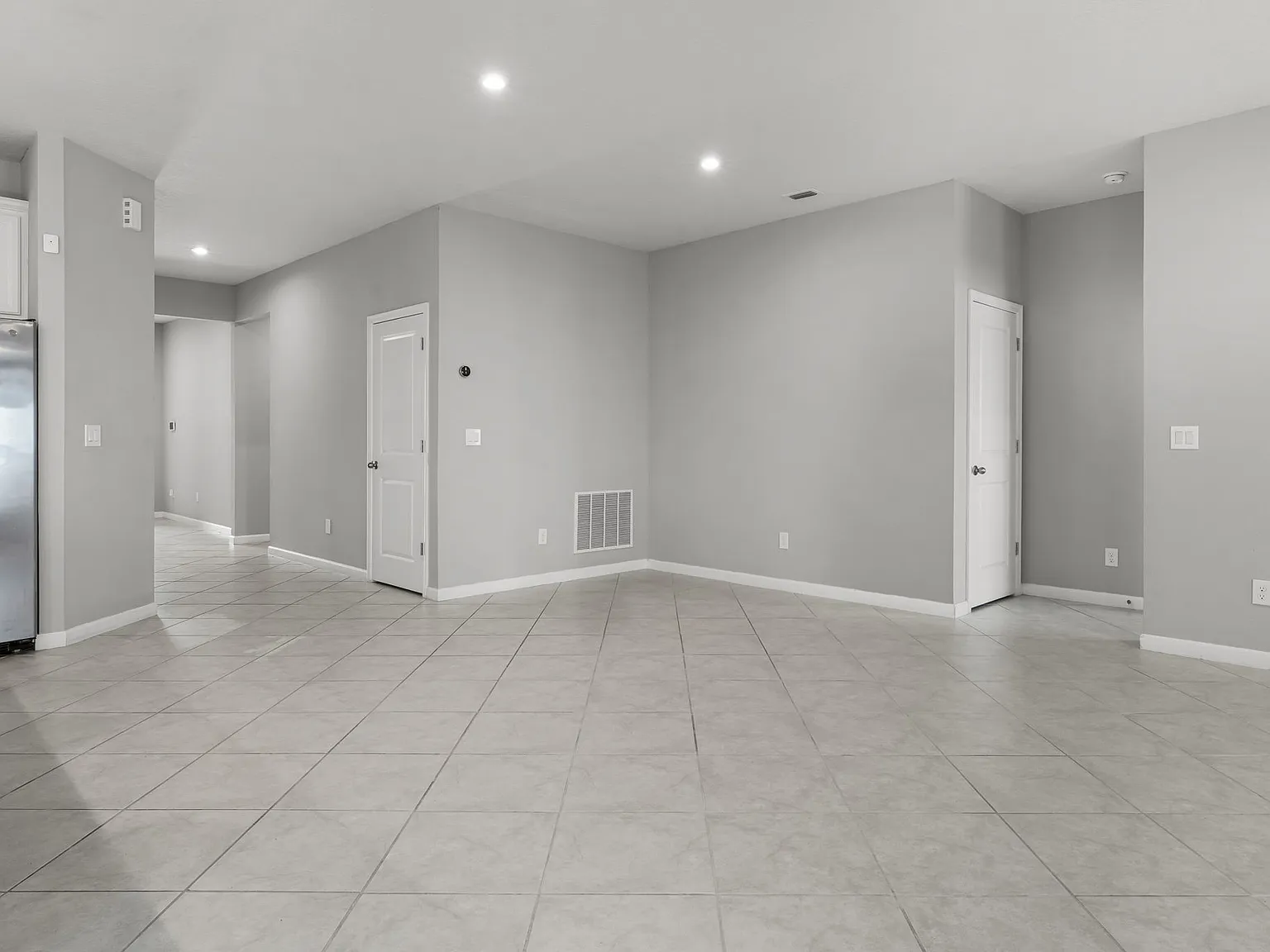 4 bed, 2100 sqft, $2,695 — Photo 4