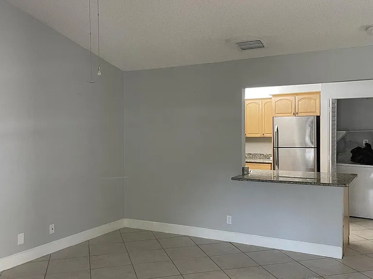 9037 SE Hobe Ridge Ave — Photo 2