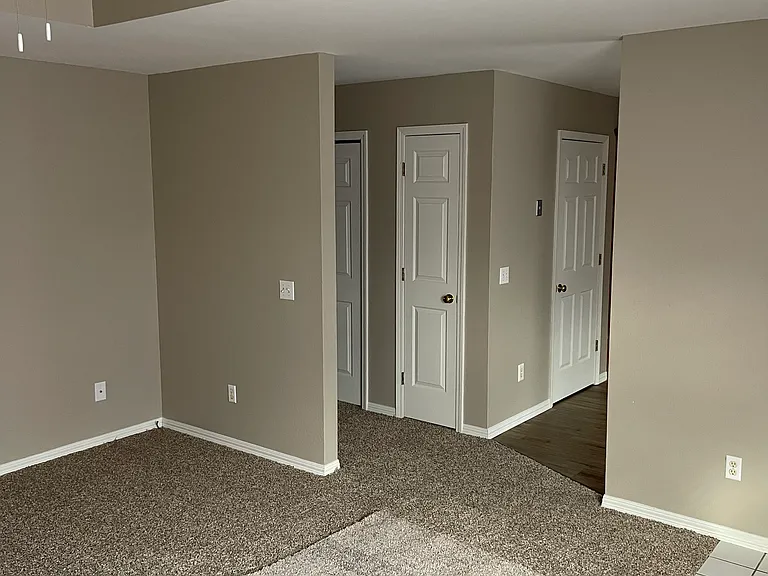 2842 S Meadowbrook Ave #2 — Photo 3