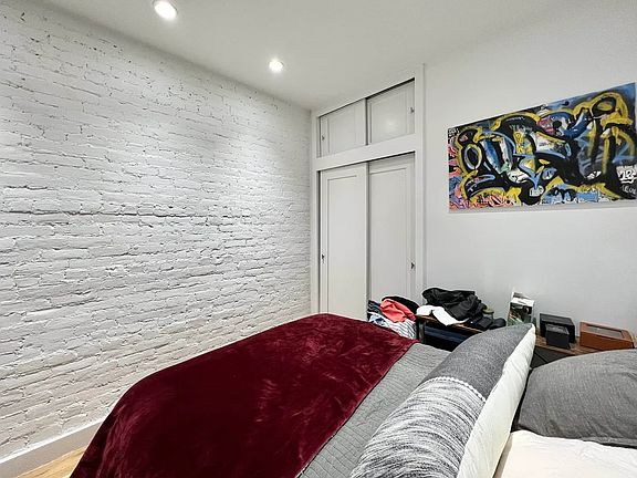 4th image of 324 E 77th St APT 3D